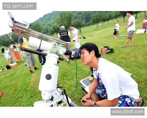 火星足球明星降临地球引发的奇幻赛事与人类的友谊之旅