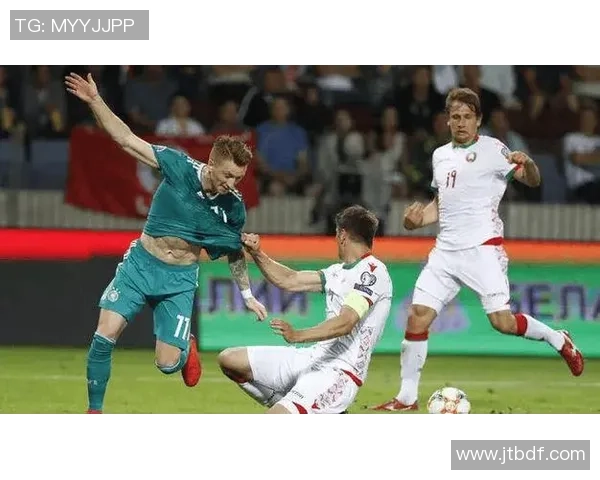 足球明星素质堪忧引发争议球场内外行为令人失望的现象分析